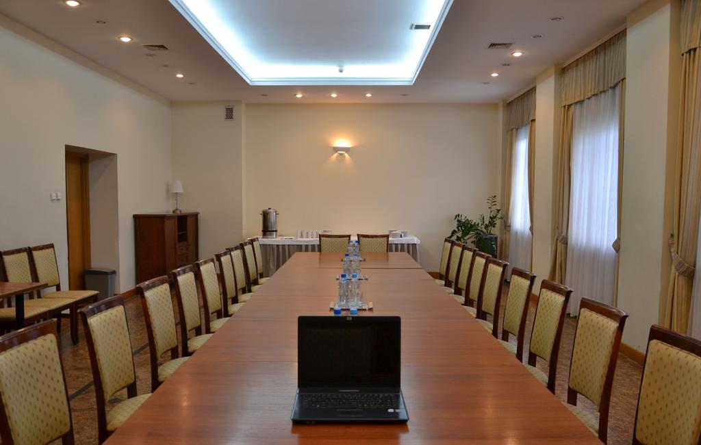 Hotel Lazienkowski Варшава Екстериор снимка