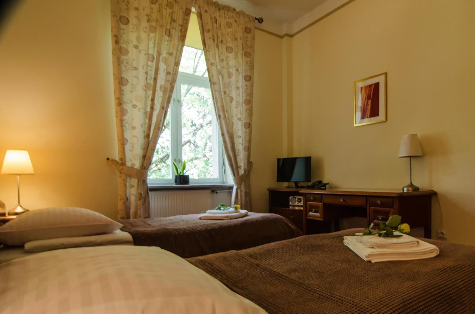 Hotel Lazienkowski Варшава Екстериор снимка