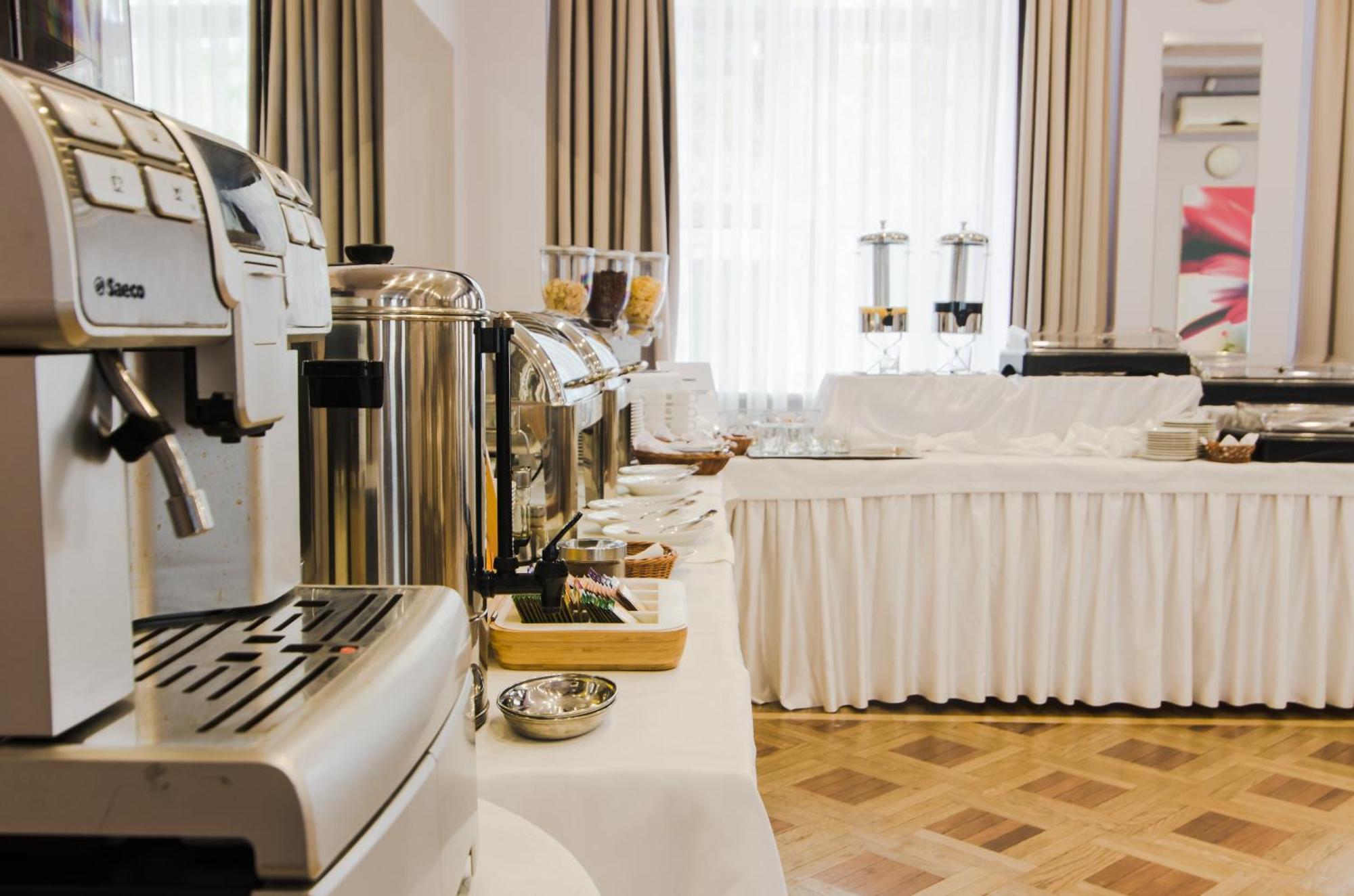 Hotel Lazienkowski Варшава Екстериор снимка