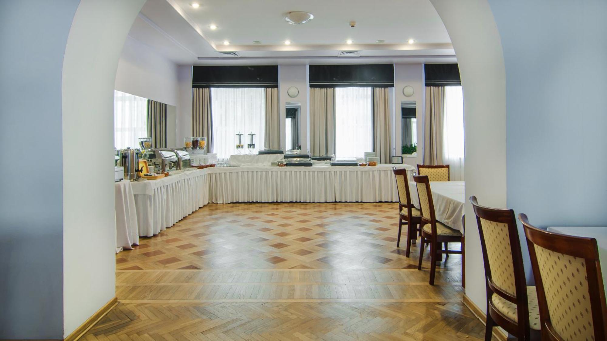 Hotel Lazienkowski Варшава Екстериор снимка