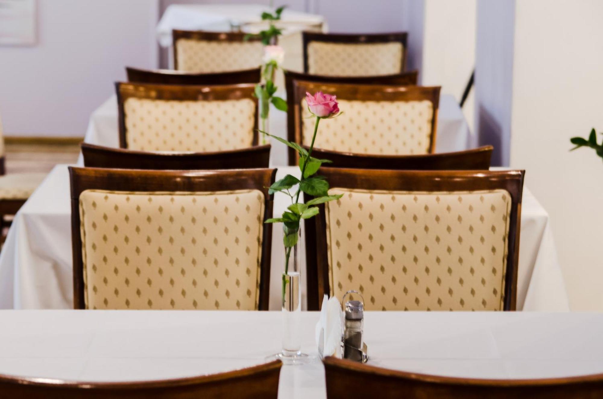 Hotel Lazienkowski Варшава Екстериор снимка