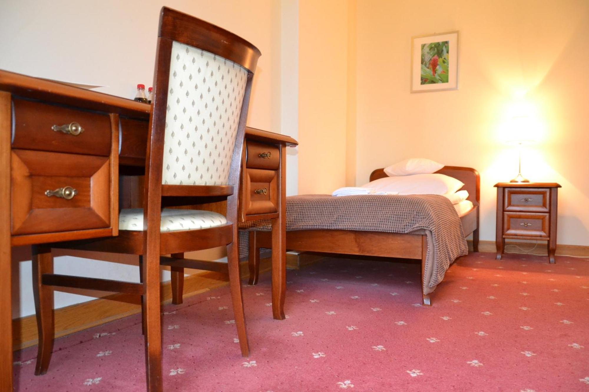 Hotel Lazienkowski Варшава Стая снимка